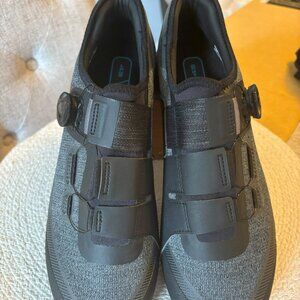 New, Men's Shimano SHET701M Mountain Biking Shoes.  Size 9-M Discount Shipping